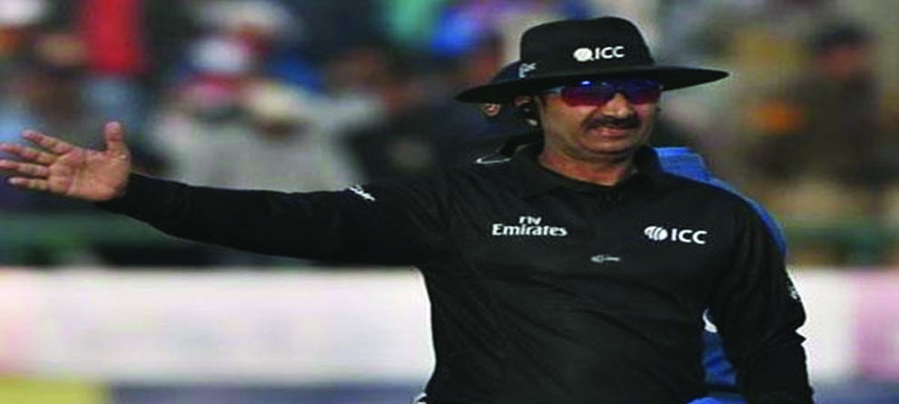 ଗଛରେ ଅମ୍ପାୟାର ଅନୀଲ, ଜାଣନ୍ତୁ କାରଣ... ଗଛରେ ଅମ୍ପାୟାର ଅନୀଲ, ଜାଣନ୍ତୁ କାରଣ...