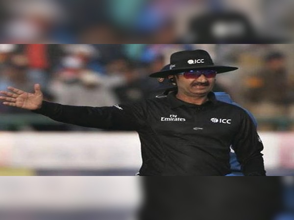 ଗଛରେ ଅମ୍ପାୟାର ଅନୀଲ, ଜାଣନ୍ତୁ କାରଣ...