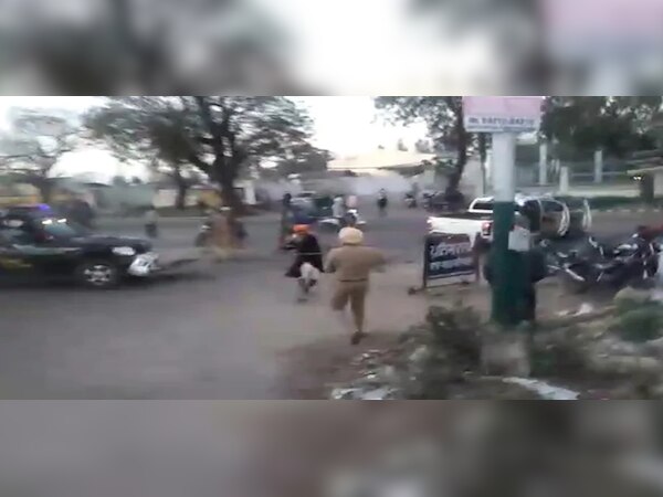 ପାସ୍ ମାଗିବାରୁ ପୋଲିସ ଉପରେ ଆକ୍ରମଣ, ASIଙ୍କ କାଟିଲା ହାତ