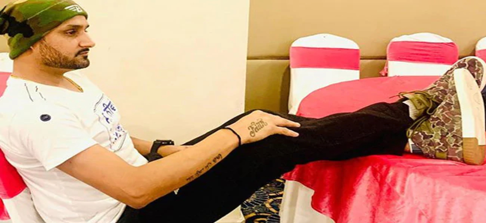 କୋରୋନା ସଙ୍କଟକୁ ନେଇ ଇମୋସନାଲ ହେଲେ ହରଭଜନ, କହିଲେ-କାର ଅଛି, ଟଙ୍କା ଅଛି, କିନ୍ତୁ... କୋରୋନା ସଙ୍କଟକୁ ନେଇ ଇମୋସନାଲ ହେଲେ ହରଭଜନ, କହିଲେ-କାର ଅଛି, ଟଙ୍କା ଅଛି, କିନ୍ତୁ...