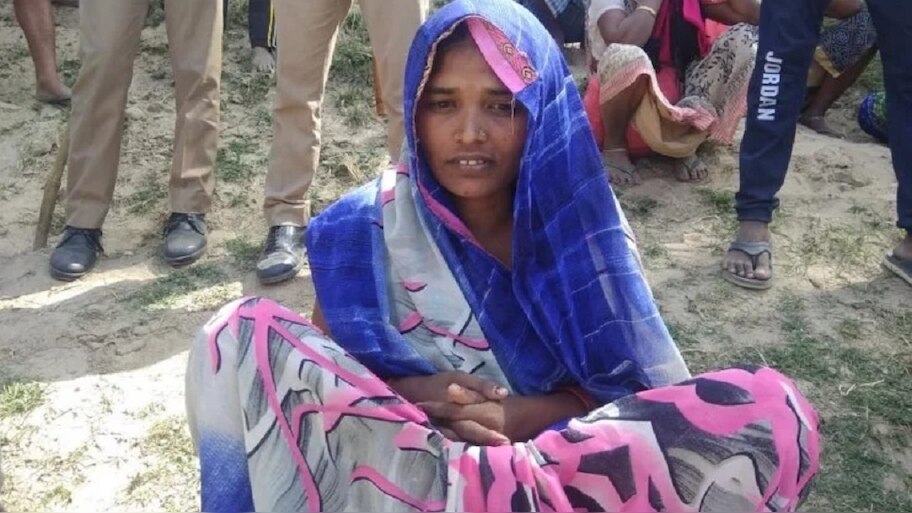 बच्चों को गंगा नदी में बहाने वाली मां पर FIR दर्ज, 2 बच्चों की मिली लाशें, 3 बेटे अब भी लापता