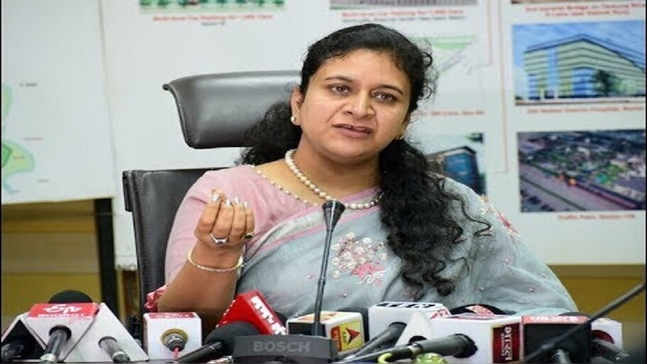 नोएडा अथॉरिटी की CEO ने लॉकडाउन को लेकर बताईं तैयारियां,जारी किया हेल्पलाइन नंबर