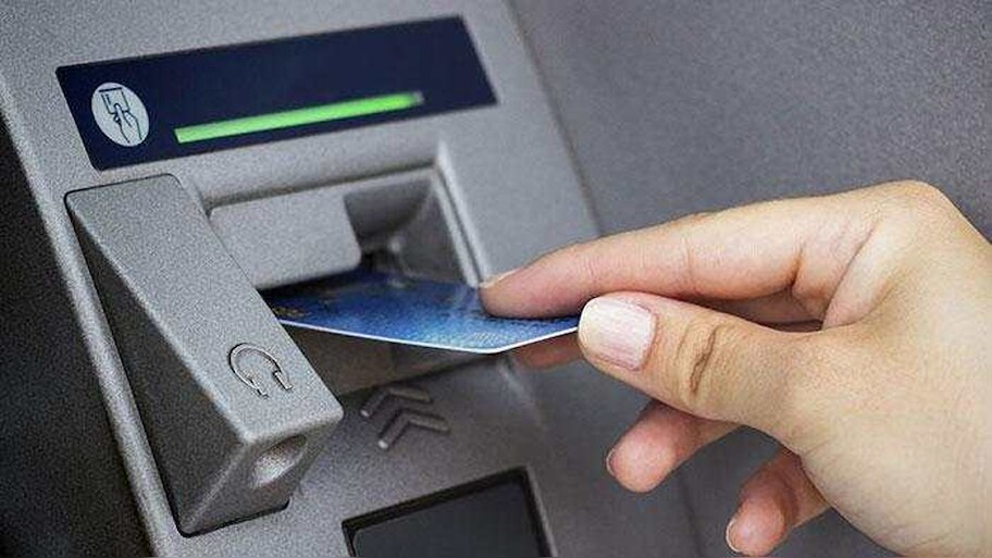 UP: अब आपके घर तक चल कर आएगा ATM, इन जगहों पर शुरू हुआ इस्तेमाल