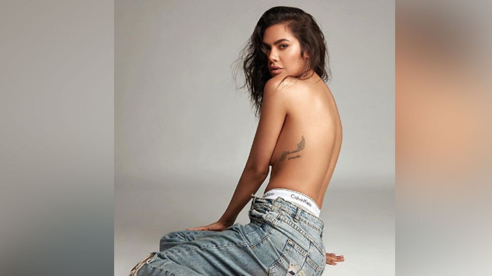 Esha Gupta Topless Photoshoot