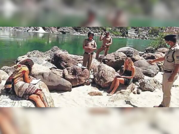 ନିୟମ ଉଲ୍ଲଂଘନକାରୀଙ୍କୁ ଏପରି ଦଣ୍ଡଦେଲା ପୋଲିସ, ଆପଣ ବି ହୋଇଯିବେ ଚକିତ...