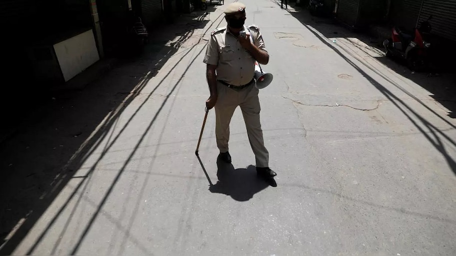 मरकज़ी वज़ारते दाखिला ने जारी की नई गाइडलाइन, जानिए किसे मिली छूट किस पर लगेगा जुर्माना