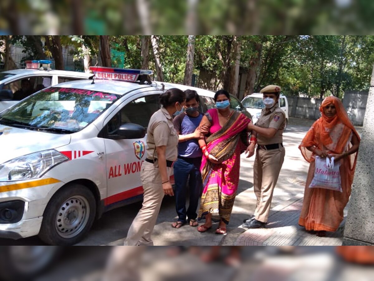 दिल्ली पुलिस की पीसीआर लॉकडाउन में गर्भवती महिलाओं को अस्पताल पहुंचा रही है.