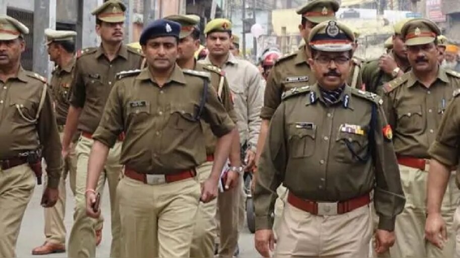गौतमबुद्ध नगर के बॉर्डर पर इज़ाफी पुलिस फोर्स तैनात,होम डिलीवरी को लेकर बरती जा रही एहतियात