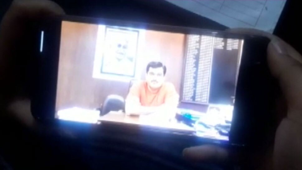 shahjahanpur DM Indra Vikram singh Start online classes for class ...