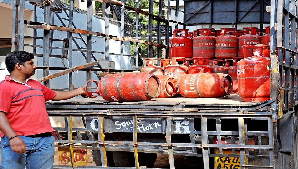 Distributor provide gas cylinder to homes on time directed Dy CM of