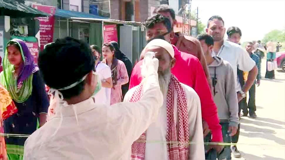 UP में कोरोना के 1154 एक्टिव मामले, 53 मुतास्सिर ज़िलों में से 10 जिलों में नहीं है एक भी एक्टिव मरीज़
