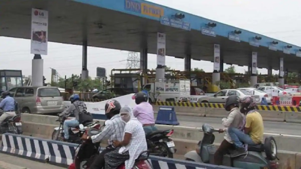 नोएडा-दिल्ली बॉर्डर सील किए जाने के बाद सिक्योरिटी के सख्त इंतेज़ाम, RAF के जवानों को भी किया तैनात नोएडा-दिल्ली बॉर्डर सील किए जाने के बाद सिक्योरिटी के सख्त इंतेज़ाम, RAF के जवानों को भी किया तैनात