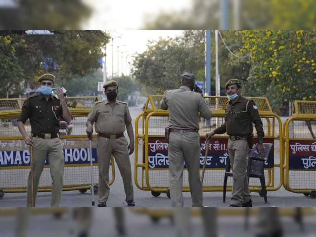 दिल्ली-यूपी बॉर्डर पर गहन तलाशी अभियान में लगी नोएडा पुलिस.