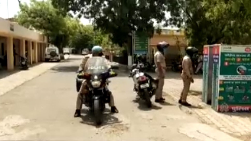 COVID-19:पुलिस लाइन के रसोइया के पॉजिटिव मिलने से महकमे की उड़ी नींद COVID-19:पुलिस लाइन के रसोइया के पॉजिटिव मिलने से महकमे की उड़ी नींद