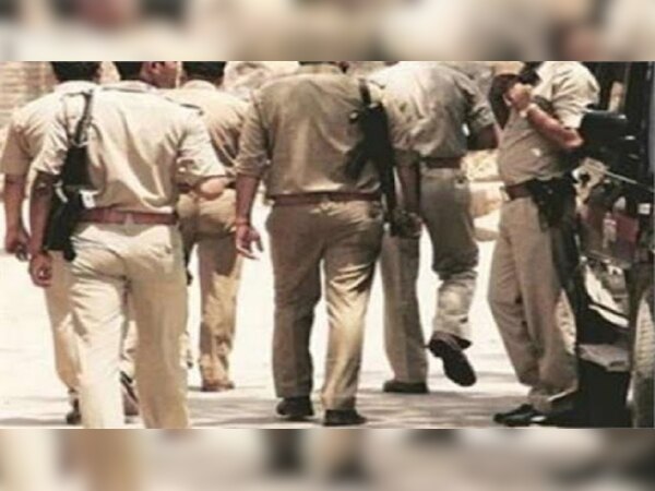 पुलिस कॉन्सटेबल को दूसरों की जान बचाना पड़ा मंहगा, लोहे की रॉड से किया हमला
