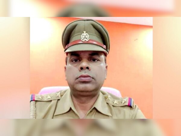 यूपी के औरेया में इंस्पेक्टर संजीव राठौर का इंतेक़ाल, 4 दिन पहले ही आवाम ने इस्तक़बाल में बरसाए थे फूल