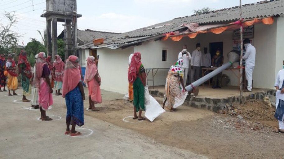 कोरोना से लड़ने के लिए महाराष्ट्र के इस गांव का प्लान जानकर रह जाएंगे हैरान. देखिए..