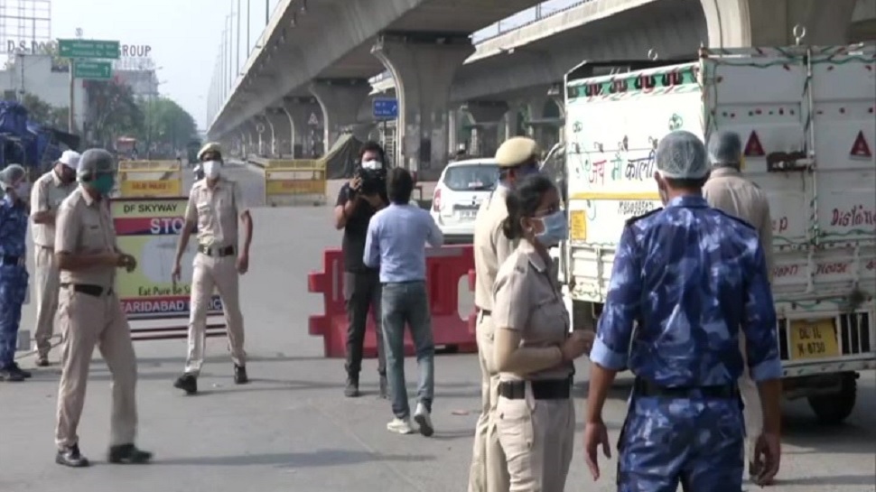 दिल्ली-हरियाणा बॉर्डर सील,इन सर्विस से जुड़े लोगों को सिर्फ दोपहर 12 बजे तक ही मिल सकती है एंट्री दिल्ली-हरियाणा बॉर्डर सील,इन सर्विस से जुड़े लोगों को सिर्फ दोपहर 12 बजे तक ही मिल सकती है एंट्री
