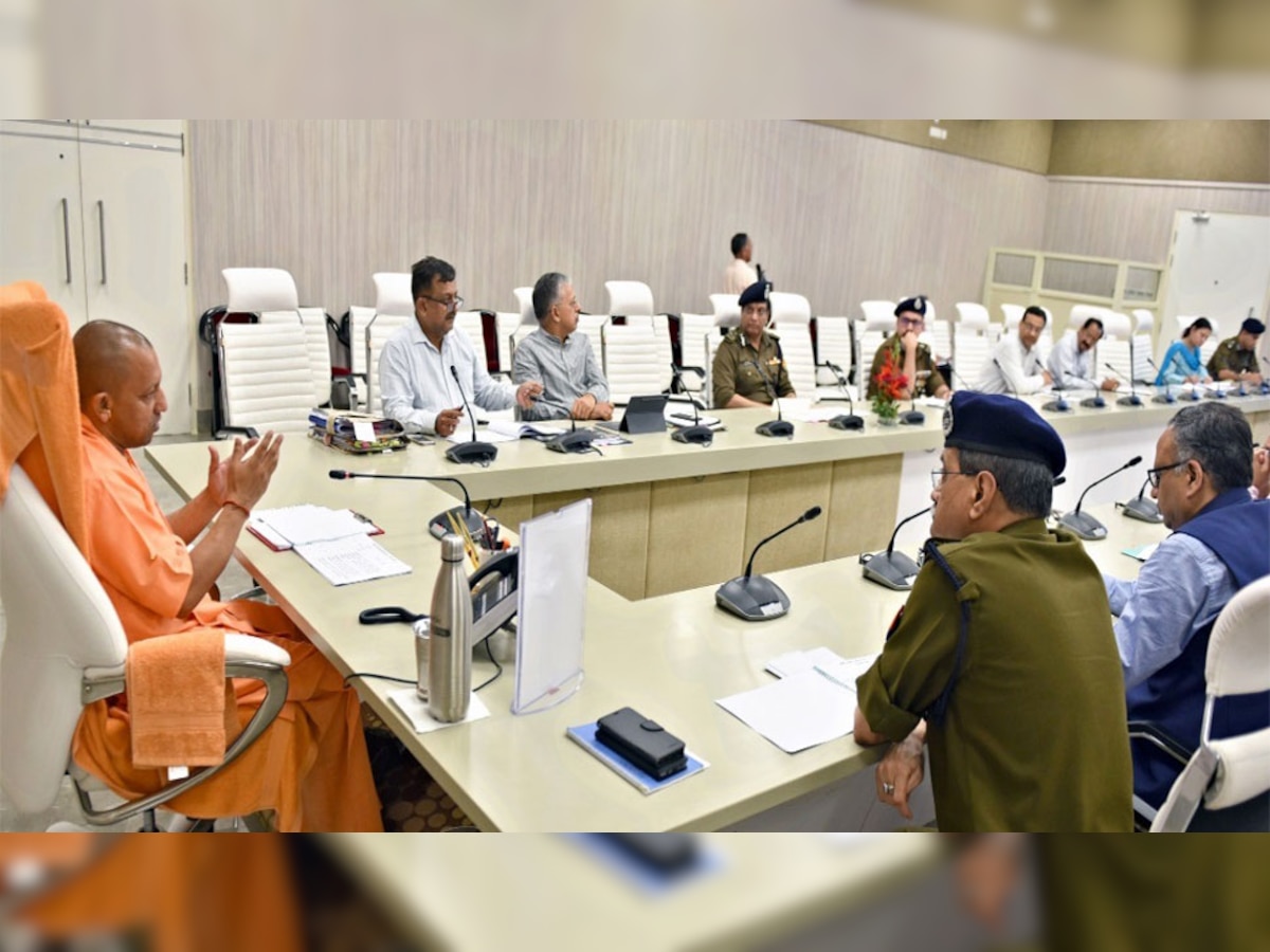 CM Yogi holds meeting to return laborers to Uttar Pradesh | Lockdown ...