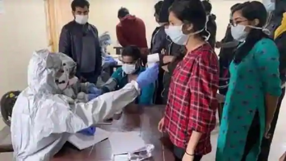 COVID19: 3 मई के बाद भी जारी रहेगा लॉकडाउन, रेड, ऑरेन्ज और ग्रीन ज़ोन के मुताबिक मिलेगी छूट COVID19: 3 मई के बाद भी जारी रहेगा लॉकडाउन, रेड, ऑरेन्ज और ग्रीन ज़ोन के मुताबिक मिलेगी छूट