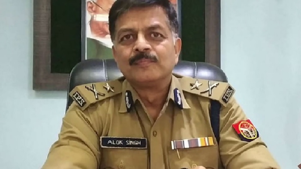 नोएडा पुलिस कमिश्नर ने दी हिदायत, दूसरी रियासतों के कामगारों और तलबा को वापस भेजने की तैयारी नोएडा पुलिस कमिश्नर ने दी हिदायत, दूसरी रियासतों के कामगारों और तलबा को वापस भेजने की तैयारी