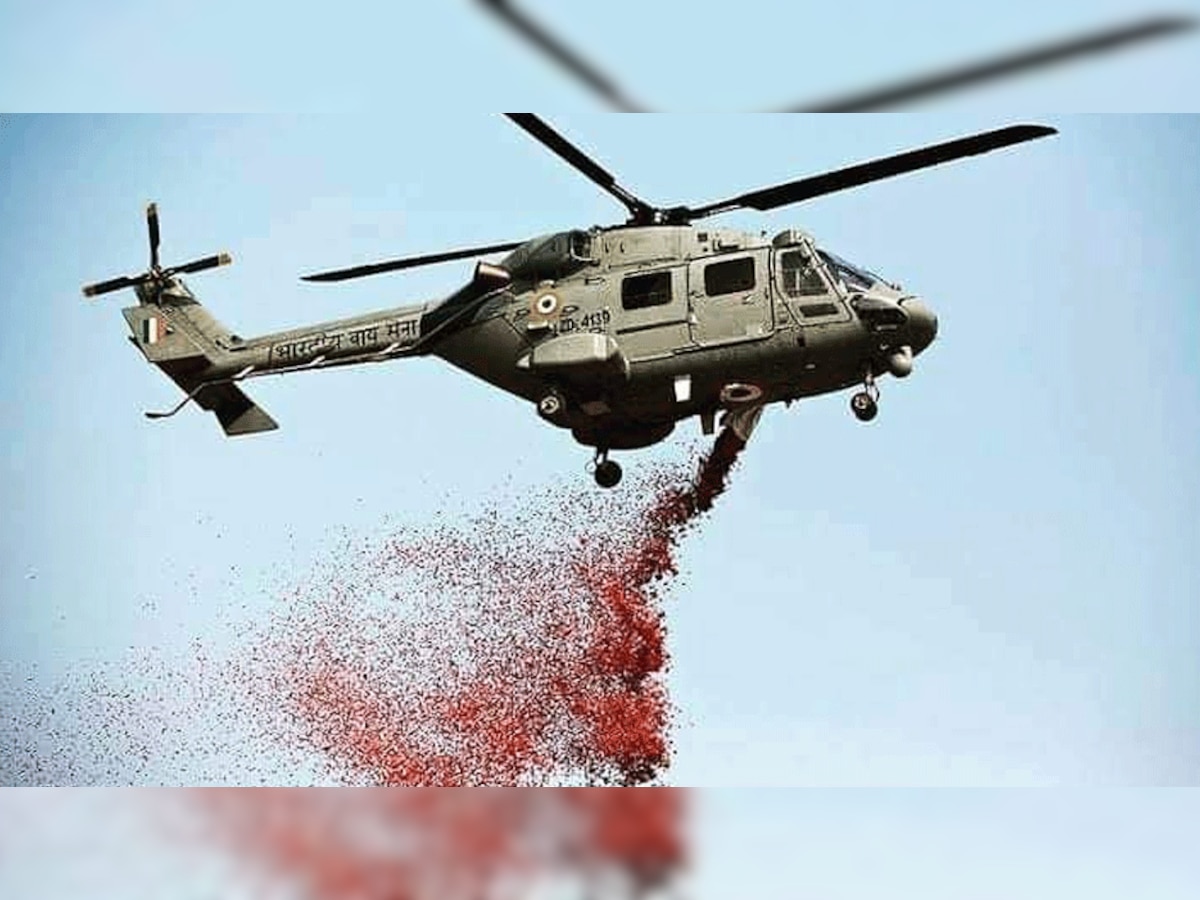 जयपुर में अस्पताल के ऊपर सेना के हेलीकॉप्टर से पुष्प वर्षा की गई. 