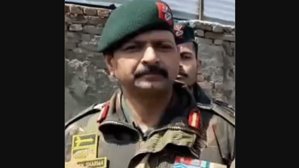 हंदवाड़ा मुठभेड़ में शहीद हुए कर्नल आशुतोष दो बार बहादुरी के ऐज़ाज़ से किए जा चुके हैं सरफराज़ हंदवाड़ा मुठभेड़ में शहीद हुए कर्नल आशुतोष दो बार बहादुरी के ऐज़ाज़ से किए जा चुके हैं सरफराज़