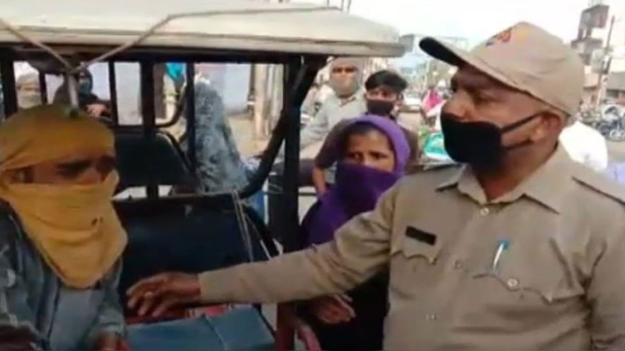 रोजी-रोटी की तलाश में निकले ई-रिक्शा चालक की पिटाई का वीडियो वायरल