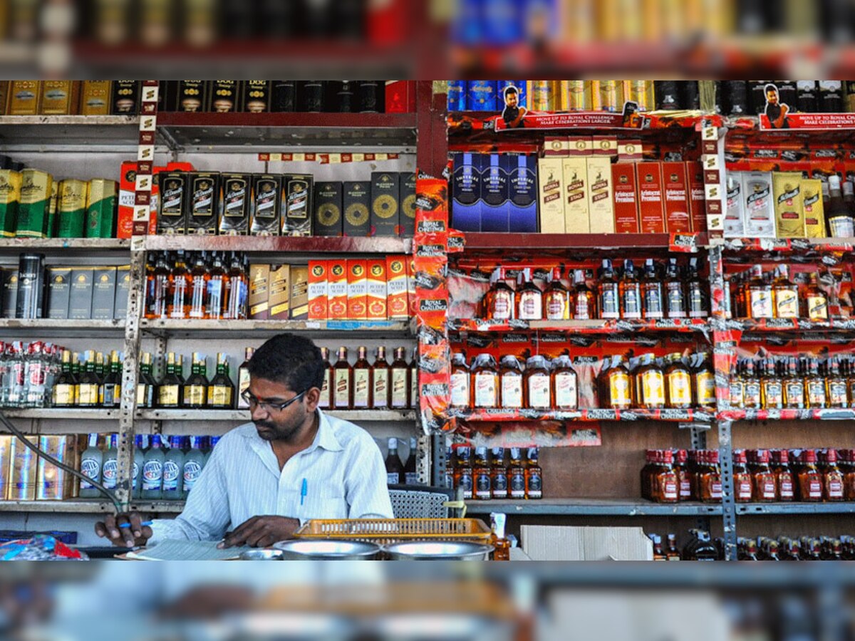 नई गाइडलाइन: दिल्ली में आज से इन जगहों पर खुलेंगी गुटखा, पान और शराब की दुकानें
