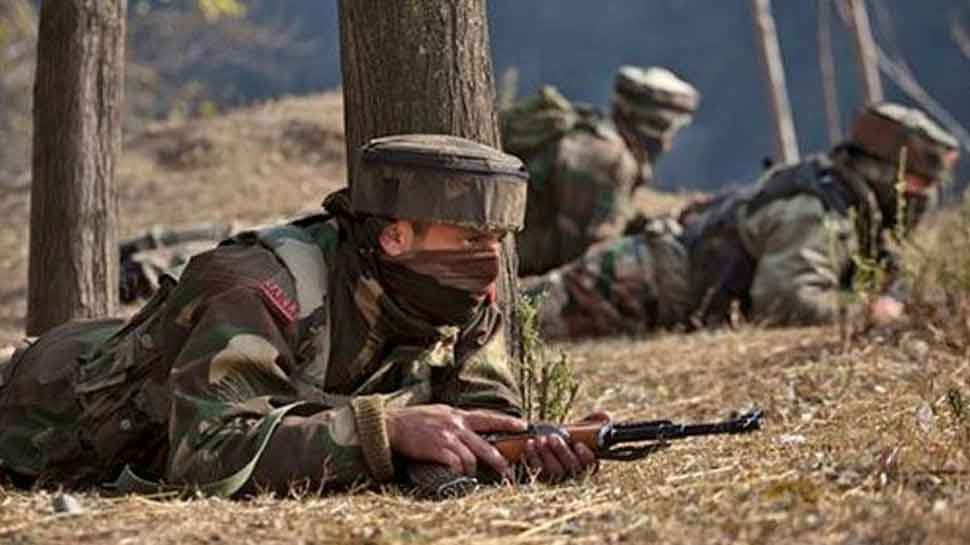 हंदवाड़ा: CRPF की पेट्रोलिंग पार्टी पर हमला, 3 जवान शहीद, 1 दहशतगर्द ढेर हंदवाड़ा: CRPF की पेट्रोलिंग पार्टी पर हमला, 3 जवान शहीद, 1 दहशतगर्द ढेर