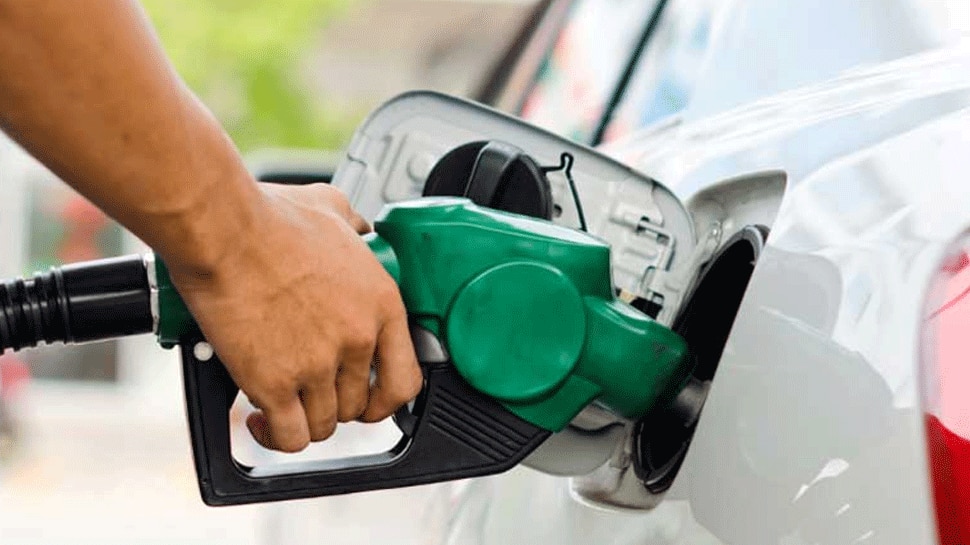 Price of petrol increased in Delhi | Lockdown 3.0 में बुरी खबर, पेट्रोल और  डीजल के दामों में हुई जबरदस्त बढ़ोतरी | Lockdown 3.0 में बुरी खबर, पेट्रोल  और डीजल के दामों