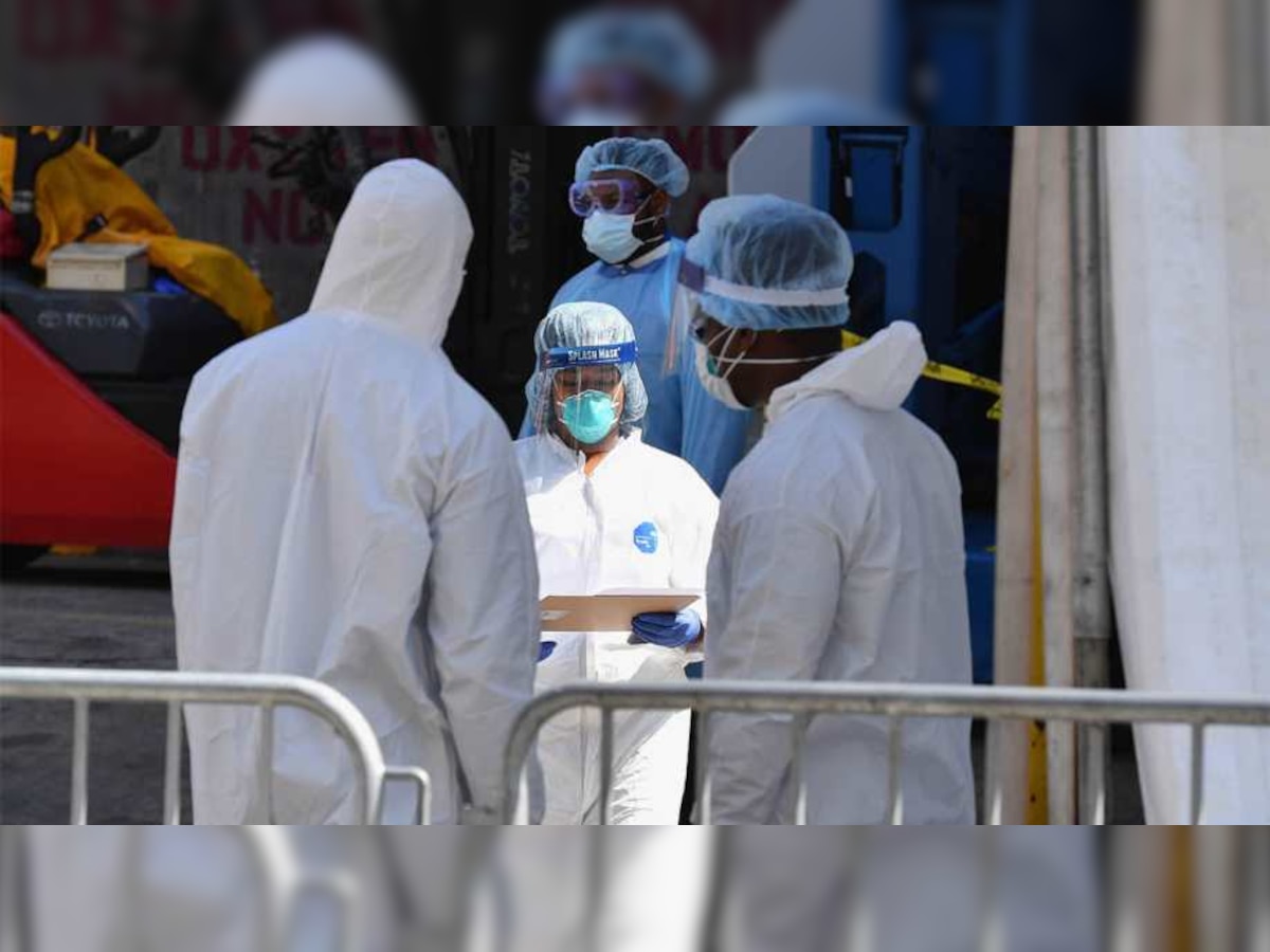 कोरोना वायरस महामारी के बीच रूस में तीन डॉक्टर अस्पताल की खिड़कियों से गिरे 
