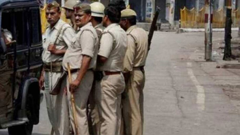 निजामुद्दीन मरकज़ में शामिल होकर गांव लौटे थे 5 लोग, जानकारी छिपाने के इल्ज़ाम में गिरफ्तार