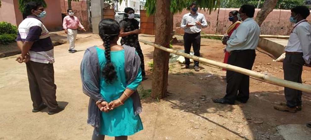 କ୍ୱାରେଣ୍ଟାଇନ ସେଣ୍ଟରର ସ୍ଥିତି ପରଖିଲେ ଜିଲ୍ଲାପାଳ ଓ ଏସପି କ୍ୱାରେଣ୍ଟାଇନ ସେଣ୍ଟରର ସ୍ଥିତି ପରଖିଲେ ଜିଲ୍ଲାପାଳ ଓ ଏସପି