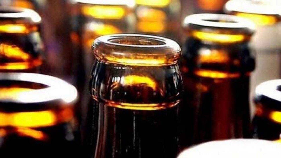 Lockdown: Appointment to be taken on WhatsApp for alcohol in Nashik | नासिक  में शराब के लिए WhatsApp पर लेना होगा Appointment, विरार में लगी 1.5 किमी.  लंबी लाइन | Hindi News, देश