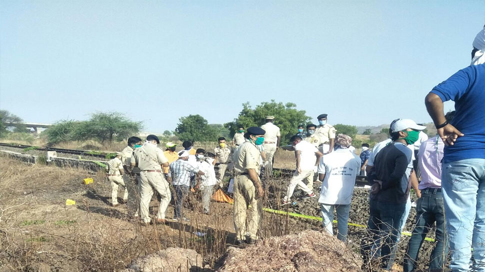 औरंगाबाद रेल हादसे में 16 मज़दूरों की मौत, मरने वालों के परिवार को 5-5 लाख रुपय देगी हुकूमत औरंगाबाद रेल हादसे में 16 मज़दूरों की मौत, मरने वालों के परिवार को 5-5 लाख रुपय देगी हुकूमत