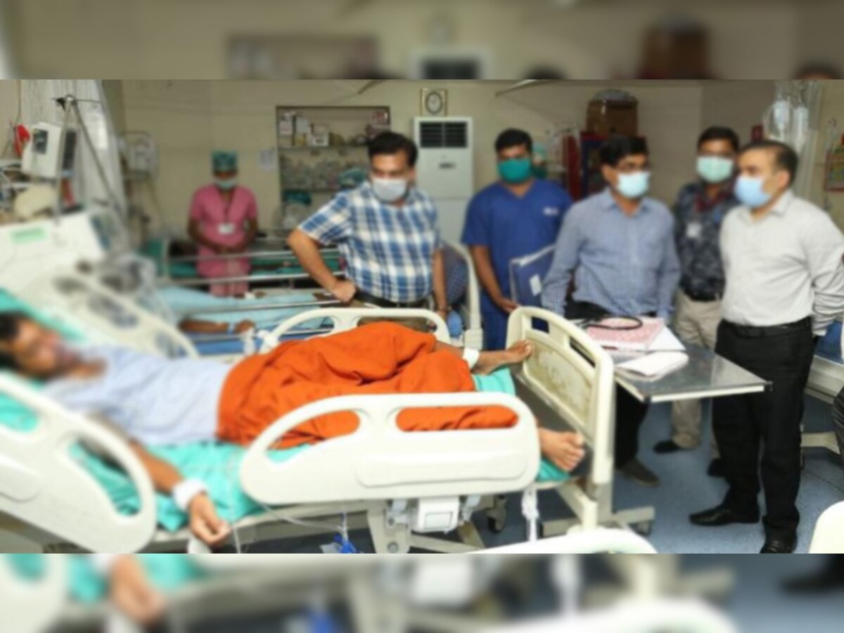 रायगढ़ के शक्ति पल्प एंड पेपर मिल में हुई गैस लीक की घटना में प्रभावित मजदूरों का रायपुर के अस्पताल में चल रहा इलाज.