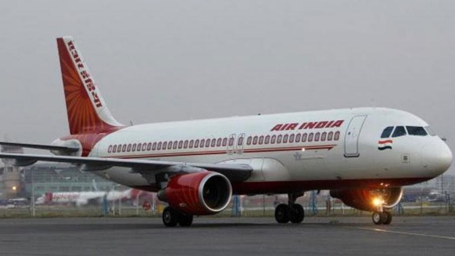 उत्तर प्रदेश के 182 लोगों को शारजाह से लखनऊ लेकर पहुंची AIR INDIA की फ्लाइट