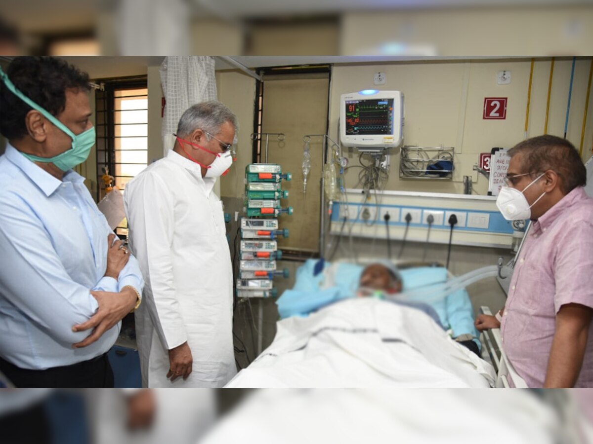 छत्तीसगढ़ के मुख्यमंत्री भूपेश बघेल ने श्री नारायण अस्पताल पहुंच अजीत जोगी का हाल जाना.