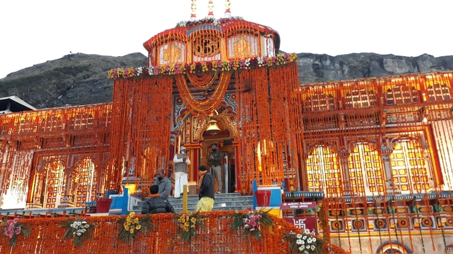 ଆଜି ଭୋରରୁ ଖୋଲିଲା ବଦ୍ରୀନାଥଙ୍କ ଦ୍ୱାର