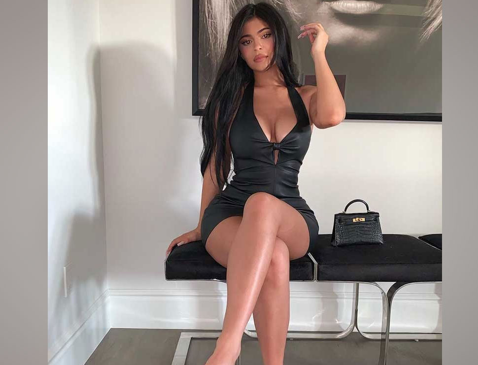 बोल्ड लुक के क्रेजी फैन Kylie Jenner