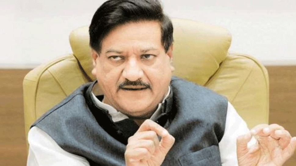 साधु-संतों ने पृथ्वीराज चव्हाण को लगाई लताड़, पूछा- मंदिरों के सोने पर कांग्रेस की नजर क्यों?