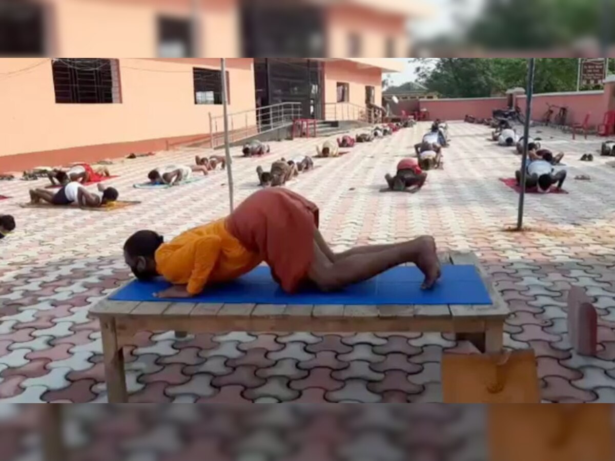 तारापुर एसडीपीओ रमेश कुमार की पहल पर योगा क्लास की शुरुआत की गई है. 