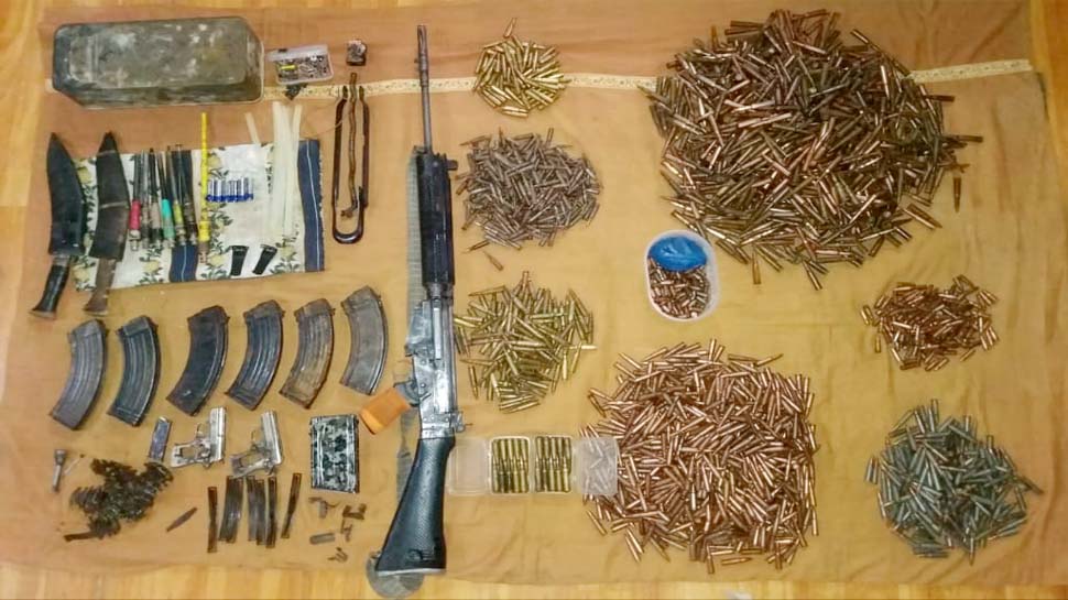 J&K:5 दहशतगर्दों की गिरफ्तारी के बाद फोर्सेज़ ने बड़ी मिकदार बरआमद किया धमाका खेज़ मवाद J&K:5 दहशतगर्दों की गिरफ्तारी के बाद फोर्सेज़ ने बड़ी मिकदार बरआमद किया धमाका खेज़ मवाद