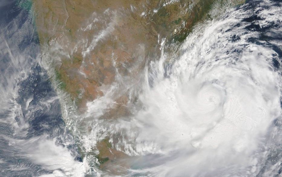 Cyclonic 'Amfan' heading towards West Bengal, alert issued | प ...