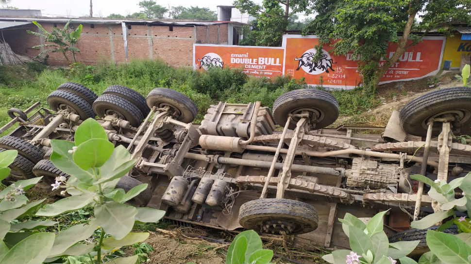 बिहार: भागलपुर में बस और ट्रक के दरमियान ज़बरदस्त टक्कर, 9 लोगों की मौत बिहार: भागलपुर में बस और ट्रक के दरमियान ज़बरदस्त टक्कर, 9 लोगों की मौत
