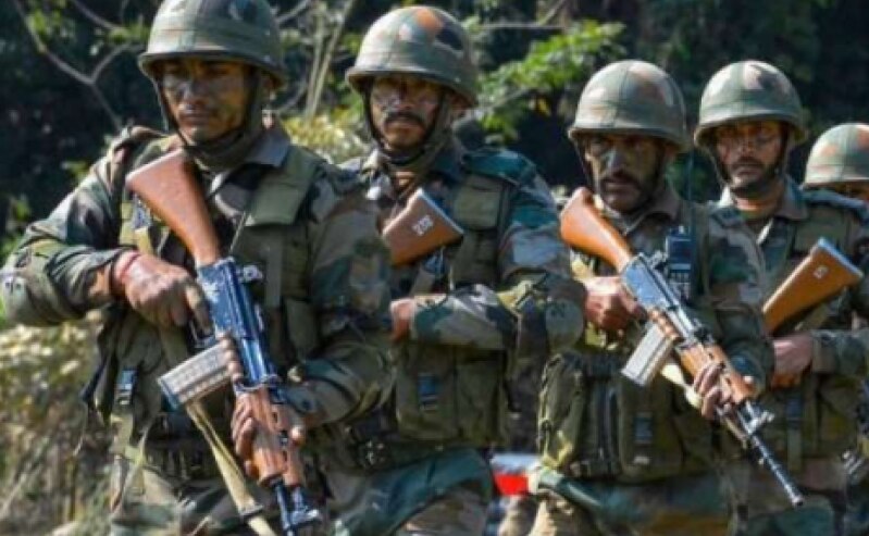 लद्दाख सीमा पर सैन्य तनाव, चीन और भारत के सैनिकों की बढ़ी संख्या 