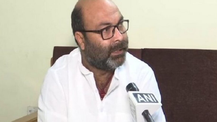 ज़मानत के बाद UP काग्रेस सदर को अपने साथ ले गई लखनऊ पुलिस, बसें भी हुईं बॉर्डर से वापस