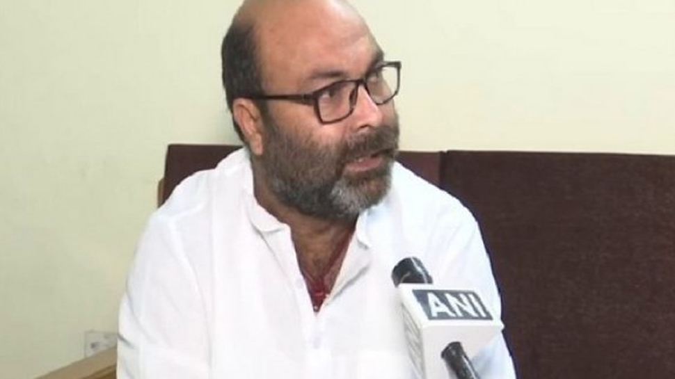 ज़मानत के बाद UP काग्रेस सदर को अपने साथ ले गई लखनऊ पुलिस, बसें भी हुईं बॉर्डर से वापस ज़मानत के बाद UP काग्रेस सदर को अपने साथ ले गई लखनऊ पुलिस, बसें भी हुईं बॉर्डर से वापस