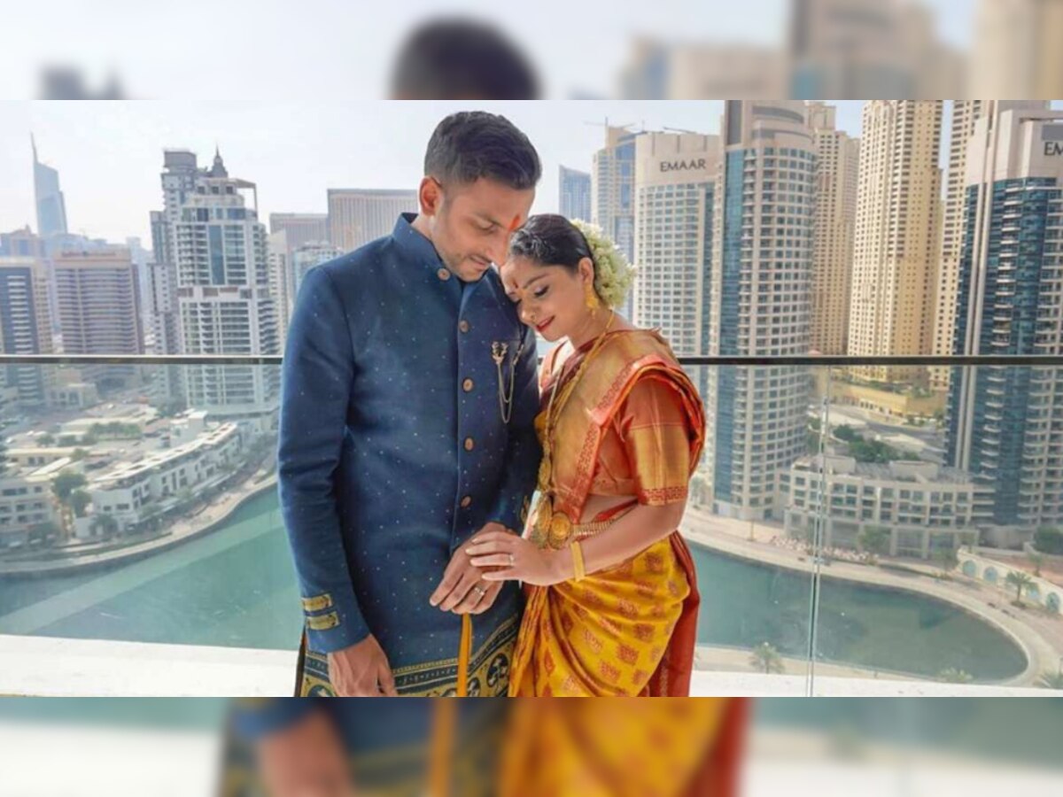 Sonali Kulkarni and Kunal Benodkar's engagement photo